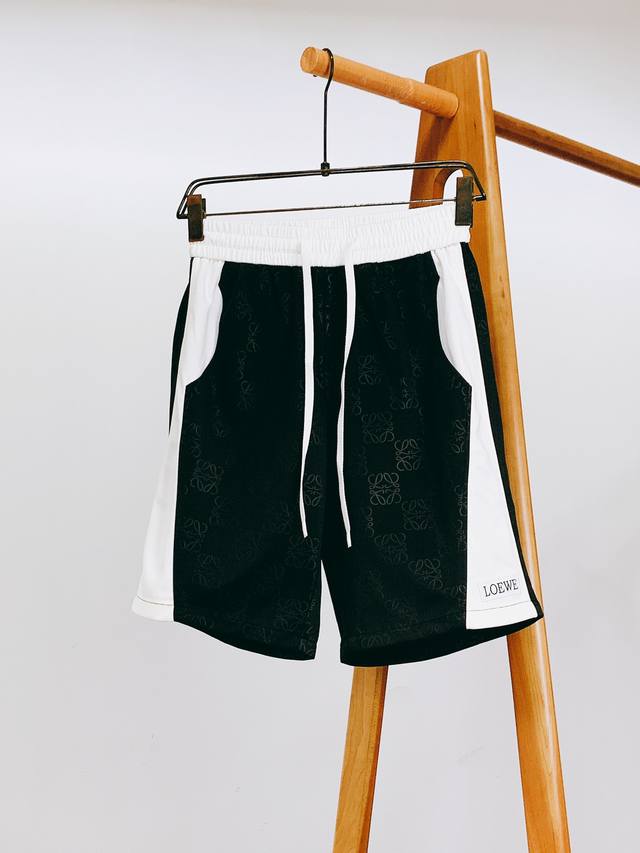 Loewe 2025Ss spring and summer new product contrast stitching shorts. The black