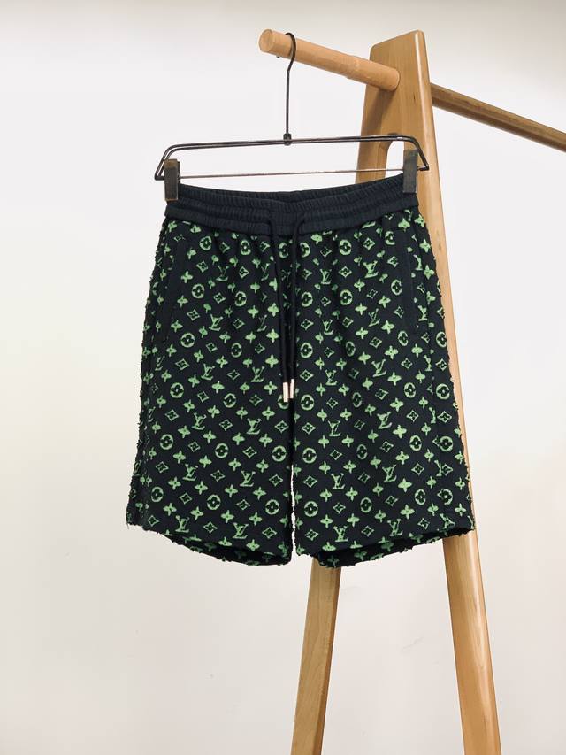 Louisvuitton 2025Ss spring and summer new product burnished shorts. With the bur