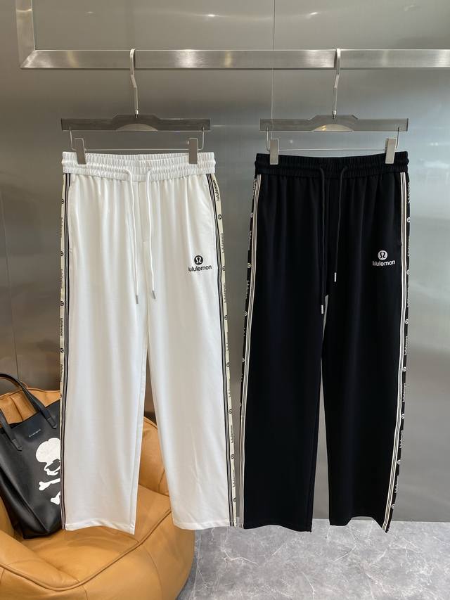 Lululemon Lululemon casual pants are super fashionable and classic black, versat