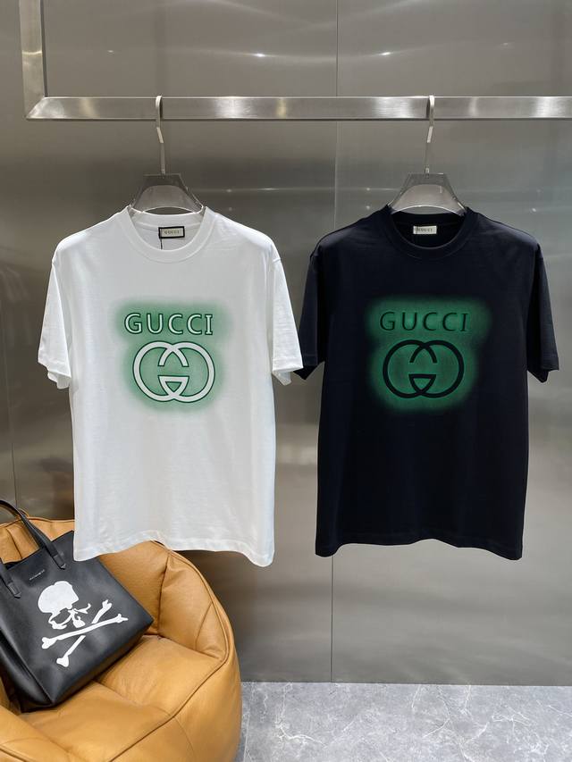 Gucci fluorescent green T-shirt with classic fluorescent green gradient logo in