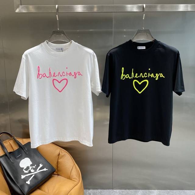 Balenciaga Balenciaga black T-shirt, a must-have for summer fashion, simple and