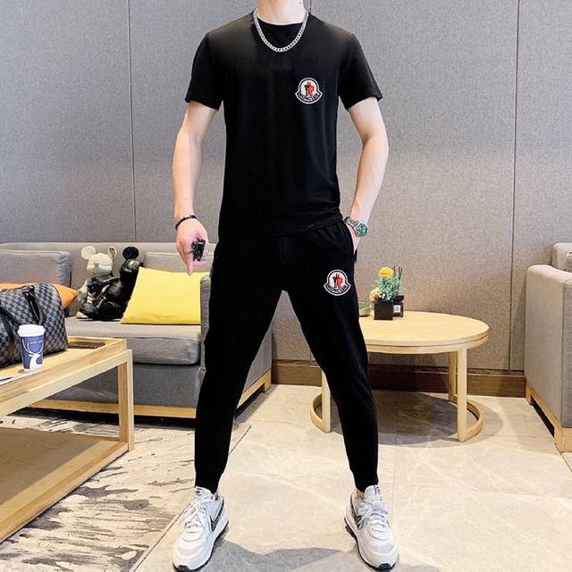 straight Moncler Fat Man Good News 2025 official website. World-renowned luxury