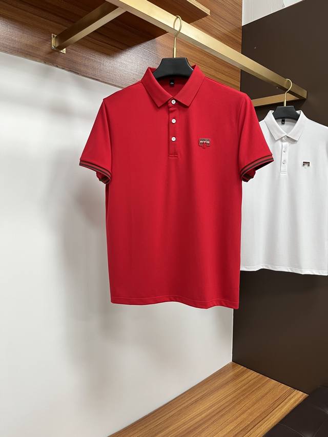 Gucci's classic Polo collar design for spring and summer 2025 is paired with a s