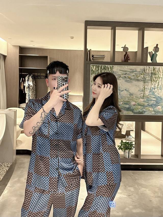 Lv couple style 2025 summer new home wear pajamas set, counter custom ice silk f