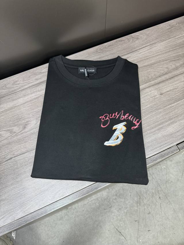New round neck short sleeves for spring and summer. Heavy hit. Various hand-pain