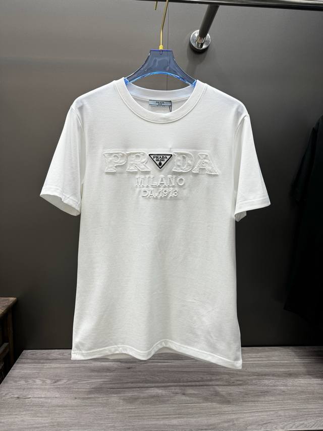 Prada round neck short sleeve custom fabric has brighter and brighter color over