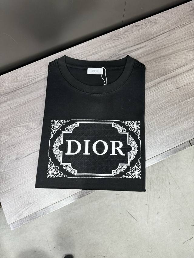 Dior's 2025Ss new model is the latest short-sleeved round neck T-shirt in the co