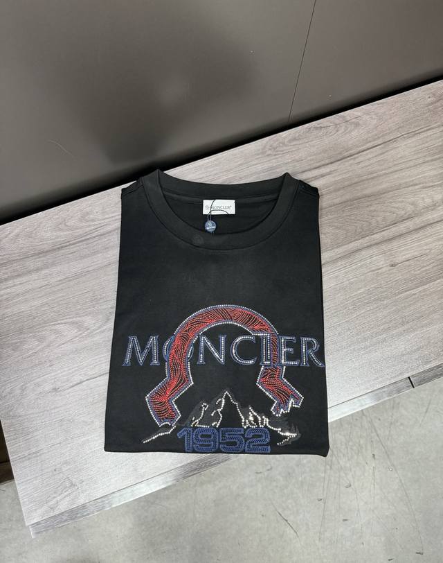Moncler 2025Ss new model first release in the counter, the latest short-sleeved