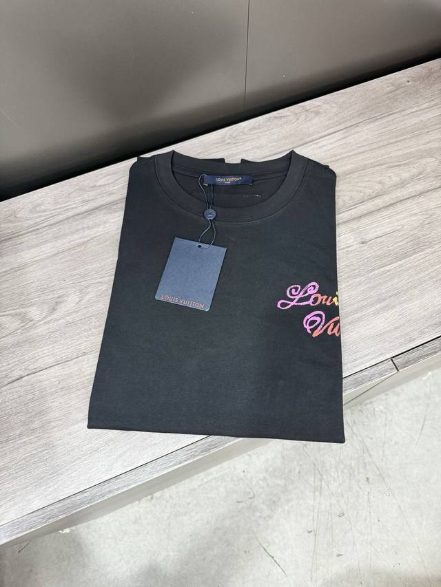 New round neck short sleeves for spring and summer. Heavy hit. Various hand-pain