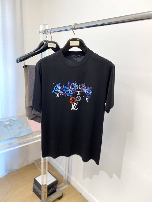 Louis Vuitton, the latest short-sleeved T-shirt of 2025, handsome and fashionabl