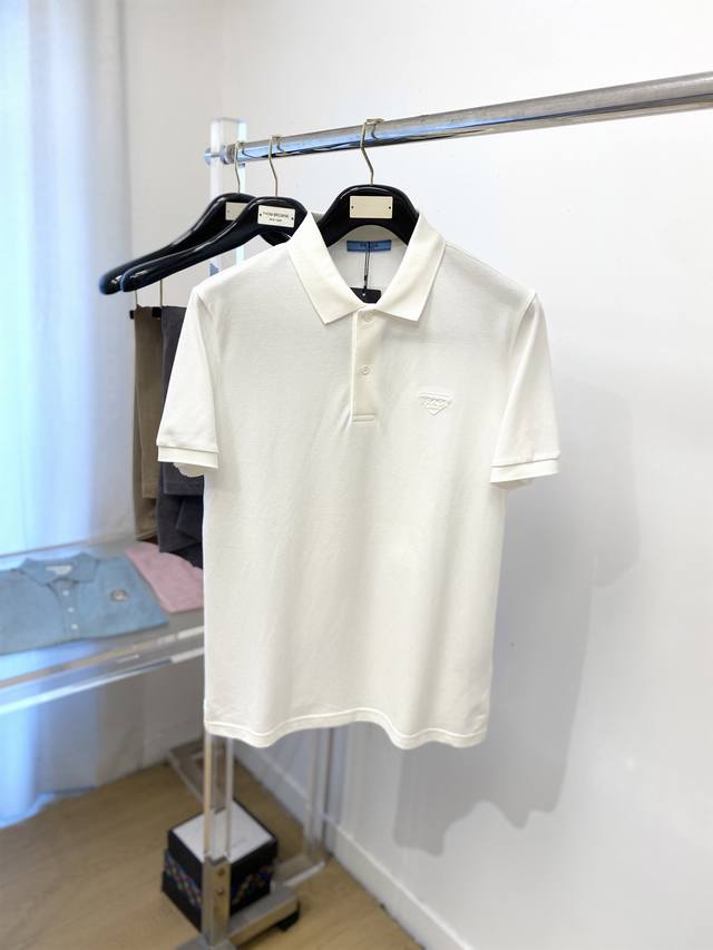 Prada, the latest short-sleeved T-shirt of 2025, handsome and fashionable, with
