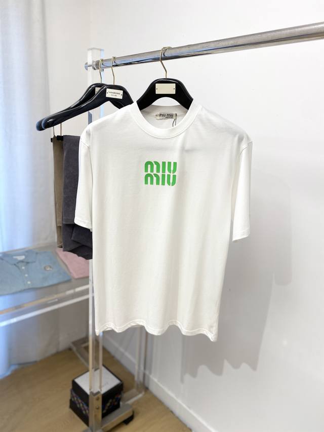 Miumiu, 2025 latest short-sleeved T-shirt, handsome and fashionable, top-printed