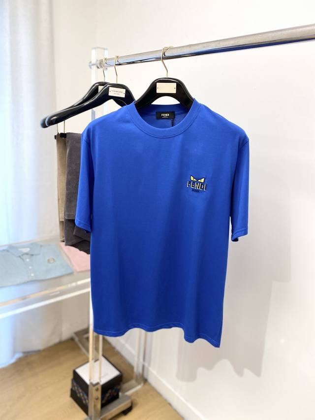 Fendi, the latest short-sleeved T-shirt of 2025, handsome and fashionable, with