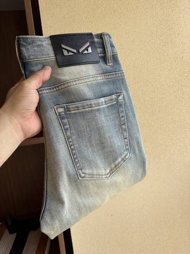 Fendi Ss new summer casual jeans, high-end quality, super soft and comfortable f