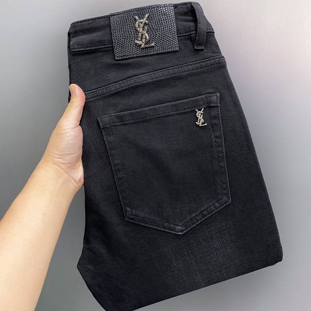 The newest jeans for spring 2025. No pressure to enter and exit the store. Hot-s