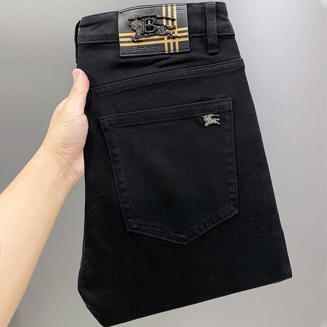 Burberry's newest jeans for spring 2025. No pressure to enter the store. Hot-sel