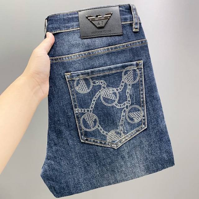 Armani's newest jeans for spring 2025. No pressure to enter the store. Hot-selli