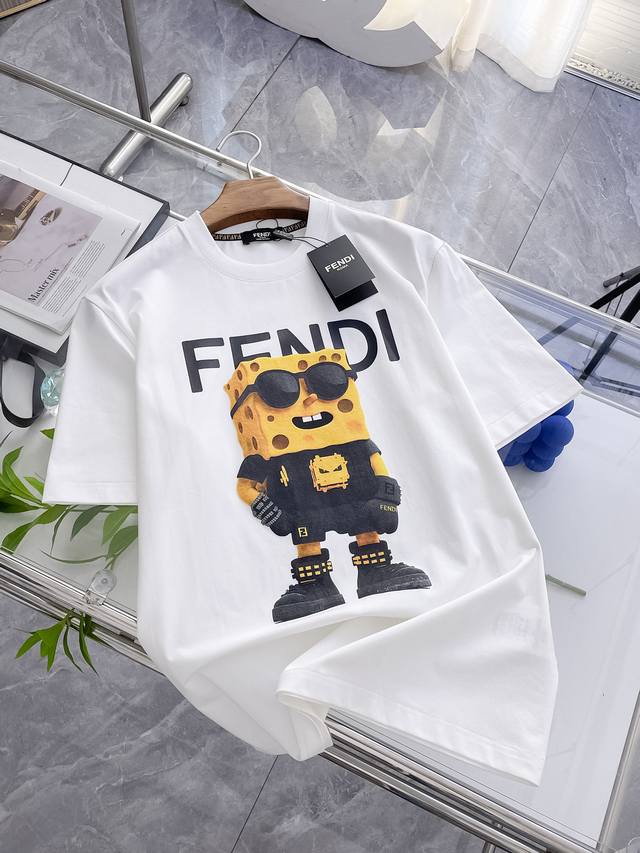 Fendi short-sleeved T-shirt, cleverly combines fashion and fun. The iconic brand