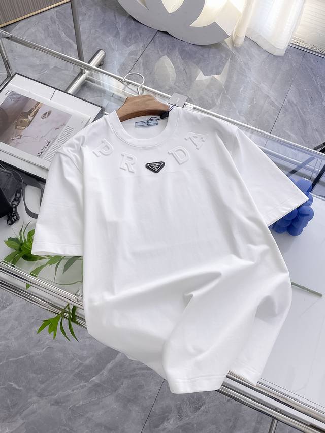 Prada This short-sleeved T-shirt outlines a luxurious silhouette with minimalist