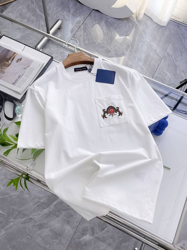 Louis Vuitton, a clean and neat short-sleeved T-shirt, encounter the luxury craf
