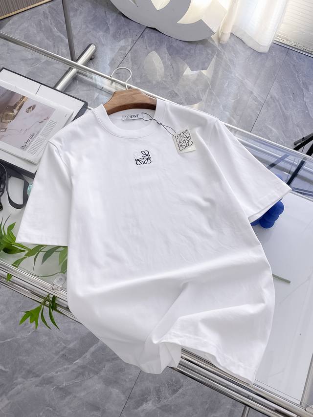 Loewe, black and white, classic collision. Loewe T-shirt short sleeves, outline