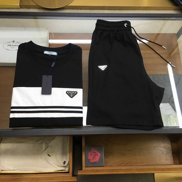 New set Prad 2025 spring and summer latest style, classic design short-sleeved T