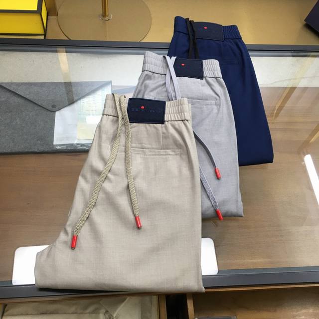 New counter tops and pants P290 Kiton S-2Xl with a set of trading company channe