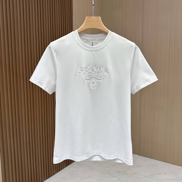 This wave of Prada T-shirts is so amazing~ The classic black and white color sch
