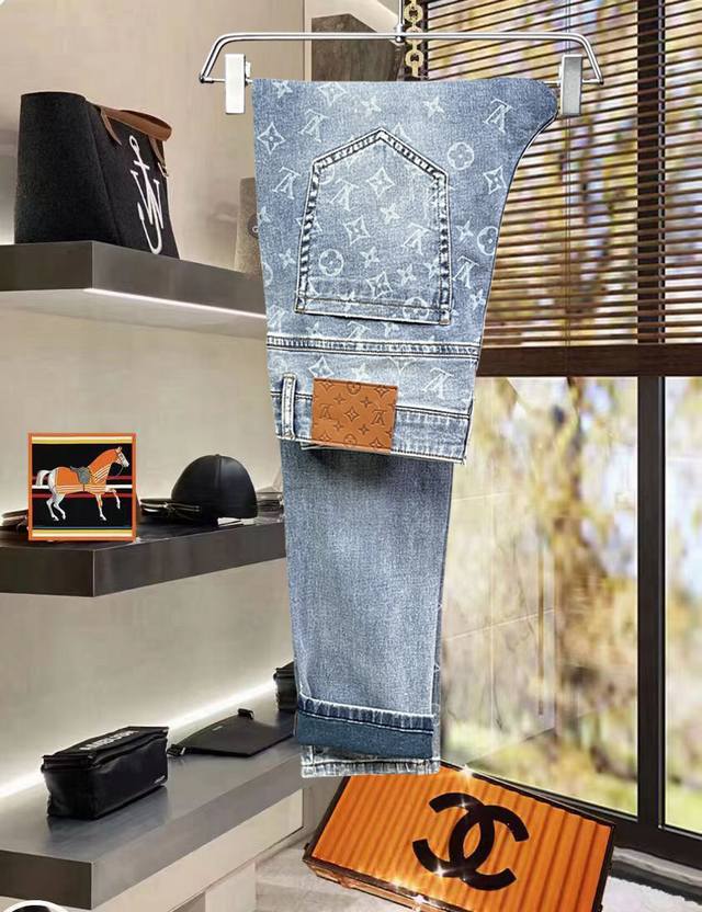 Spring and Summer Lv new fashion original jeans are made of imported high-end wa