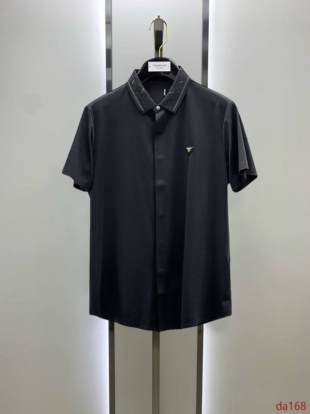 A must-have item for high-end business white-collar workers from Prada! Seamless