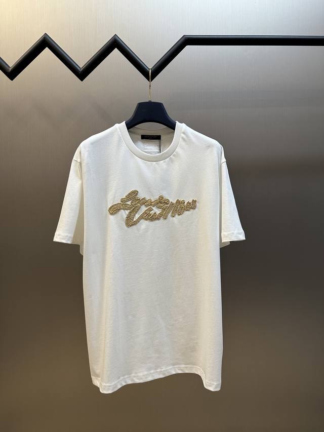 Lv Raffia embroidery short sleeves This T-shirt is crafted from lightweight cott