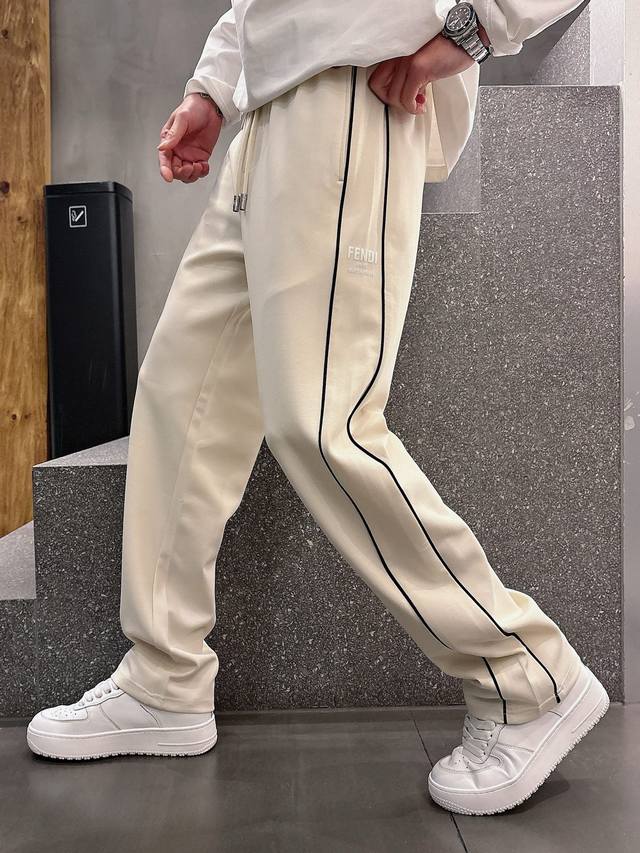Fendi's top-quality 2025 spring and summer new casual pants! Available on the of