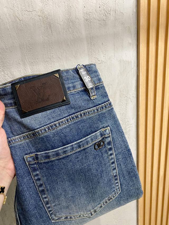 Lv Louis Vuitton 2025 Spring and Summer Men's Washed Straight Jeans! Great produ