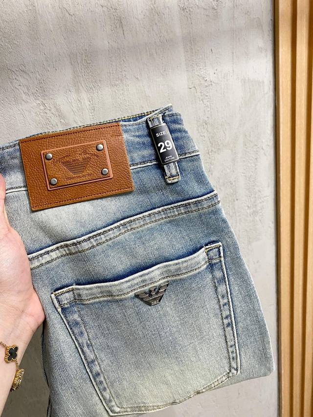 Armani 2025 Spring and Summer Men's Washed Straight Jeans! Great product from th