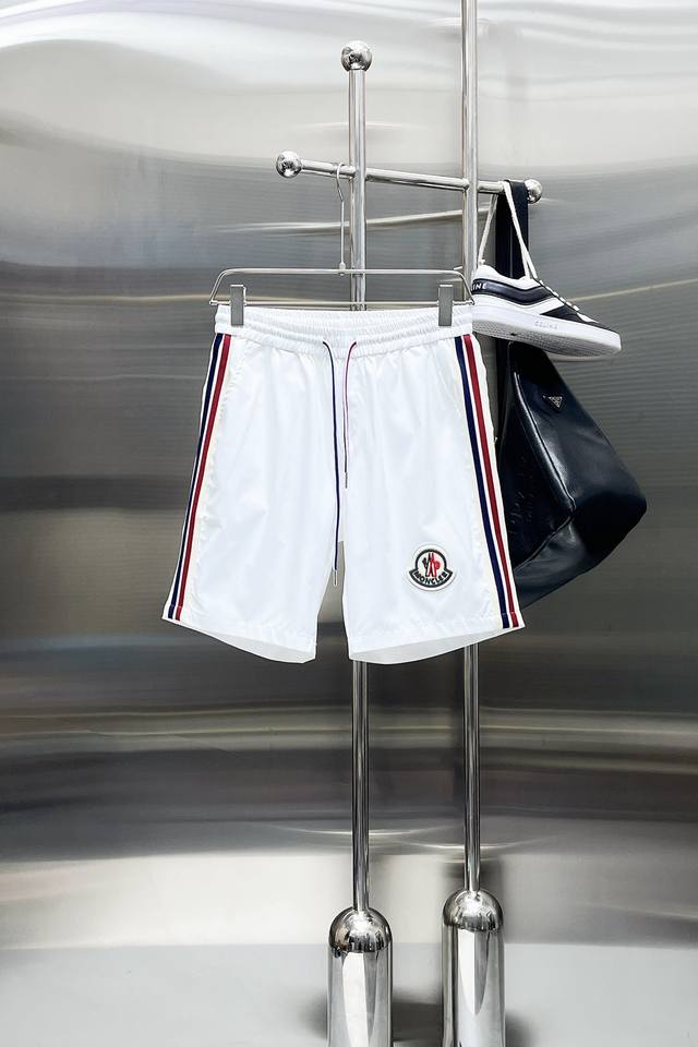 Moncler three-label complete 2025 summer new men's casual shorts, high-end custo