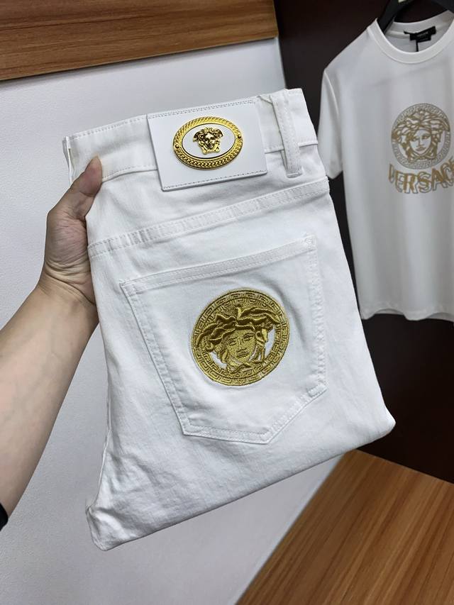 Versace 2025Ss early spring new original men's white jeans. A pure-blooded produ