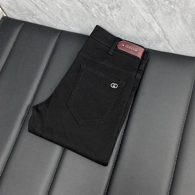 Gucci's newest jeans for 2025. No pressure to enter or leave the store. Hot-sell