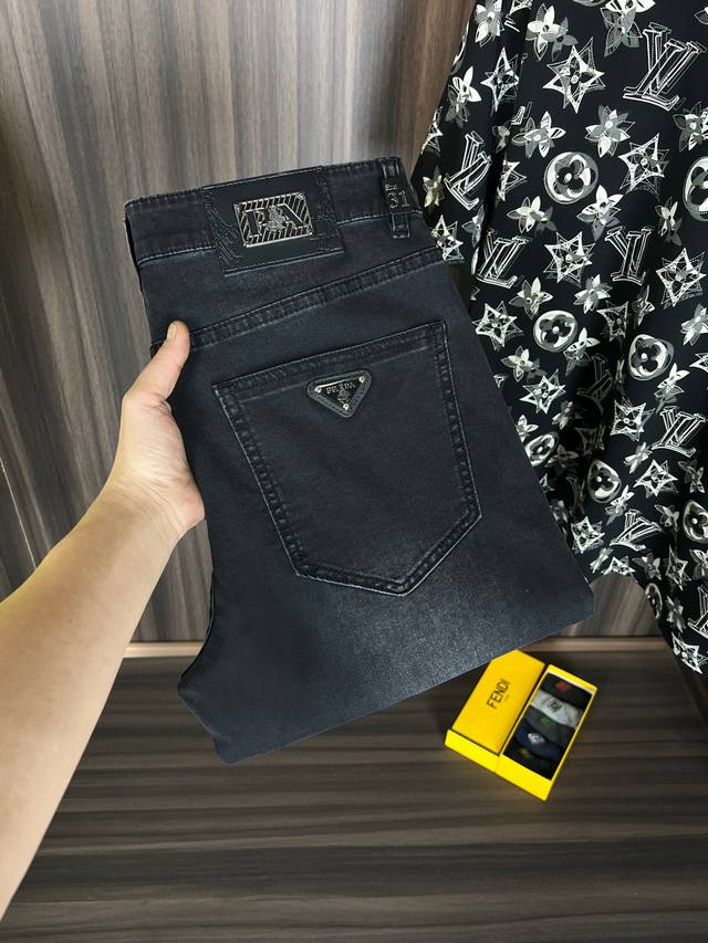 New Prada models are coming. 2630 New Year's hot new products are available at t