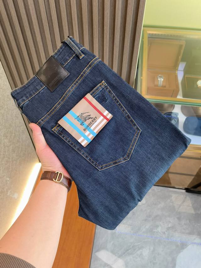Burberry 2630 Spring and Summer new products are available at the counter. The b