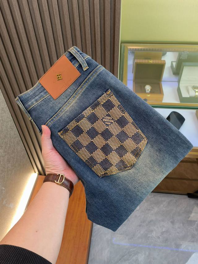 Lv New arrival 2630 New Year's hot new products are available at the counter. Th