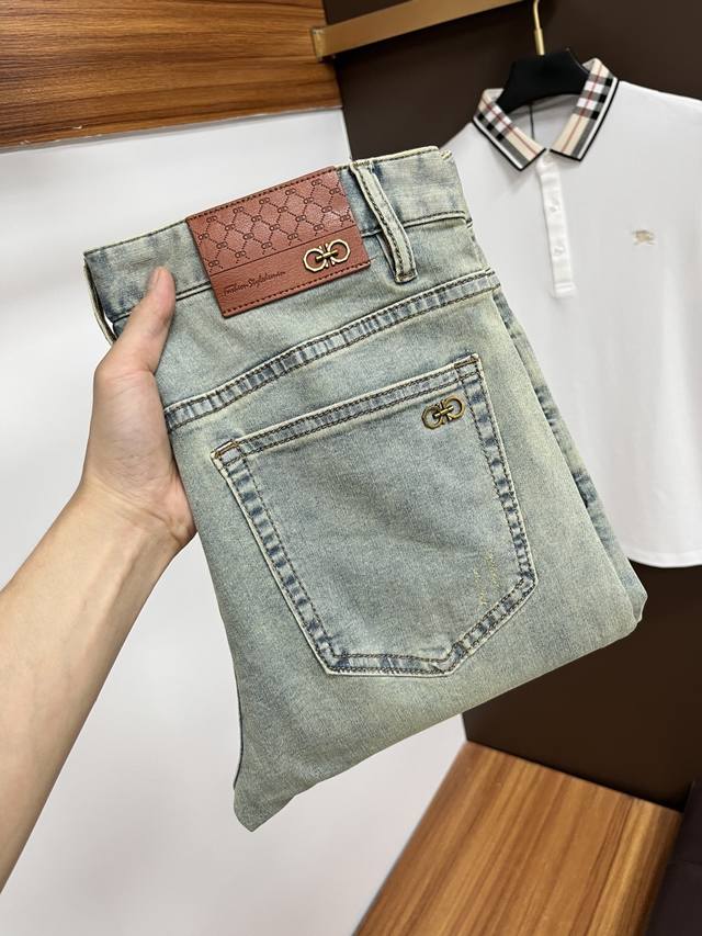 Salvatore Ferragamo 2025Ss Snake Summer New Year Jeans. Original 1:1 production,