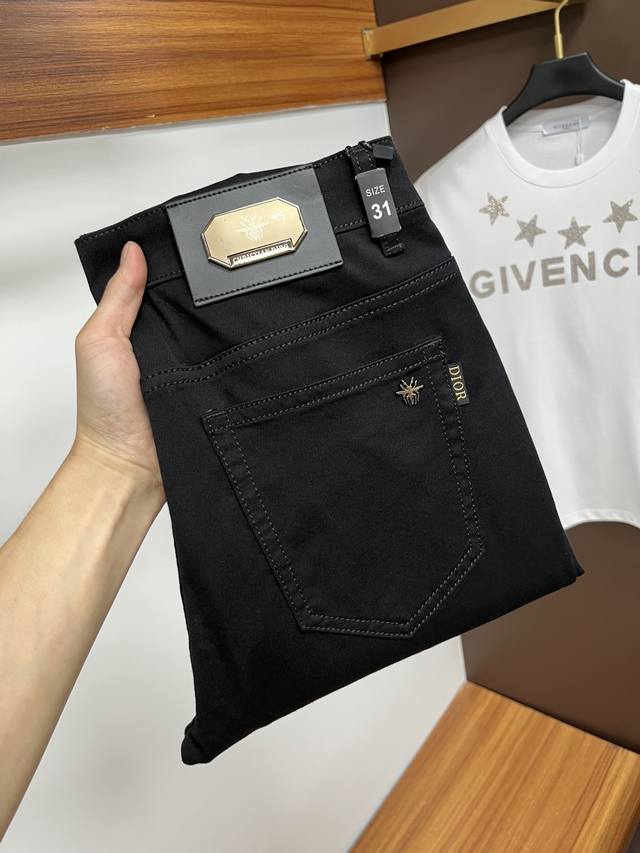 Dior's newest jeans for summer 2025. No pressure to enter or leave the store. Ho