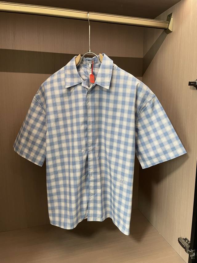 Loewe light blue plaid short-sleeved shirt, fresh color matching brings a summer