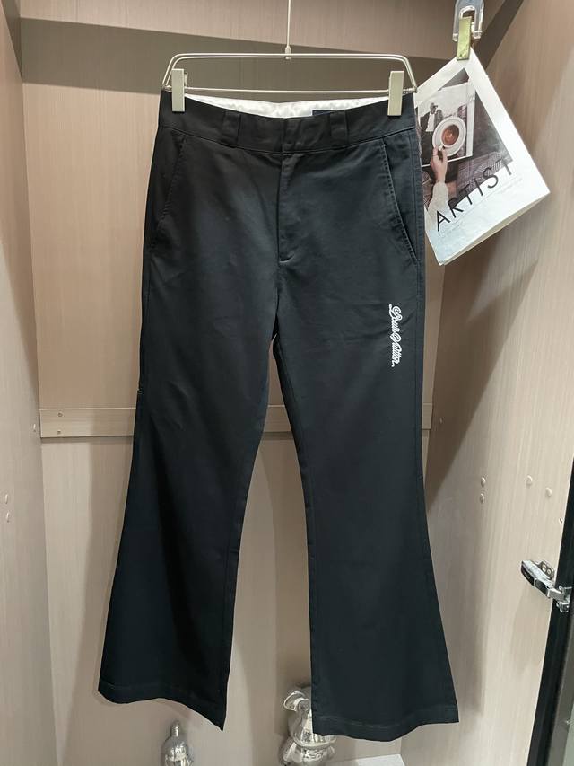 Lv Black flared pants, with small letters on the side, simple and retro. Wear wi