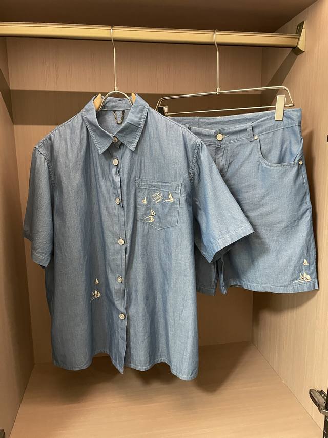 Lv light blue denim suit, short-sleeved shirt with shorts, small sailboat embroi