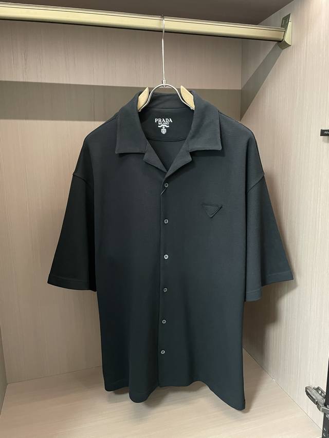 Prada black short-sleeved shirt, simple Cuban collar + classic triangle logo, wi