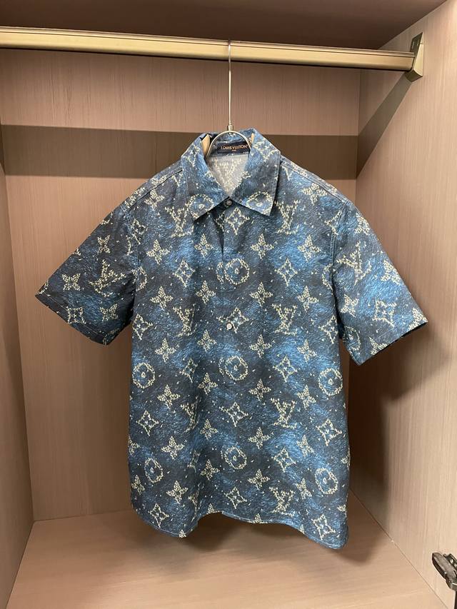 Lv classic monogram full print short-sleeved shirt, blue denim fabric has a retr
