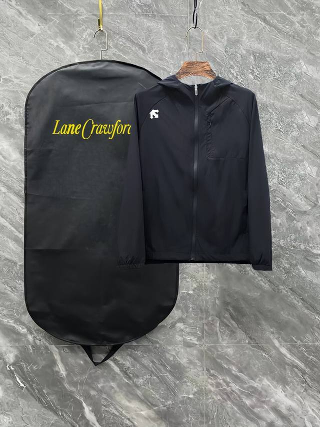 New high version Descente Descente Training series is new! Men's and women's hoo
