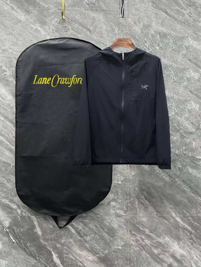 New high version Arctetye Arc'teryx series new! Men's and women's hooded sports
