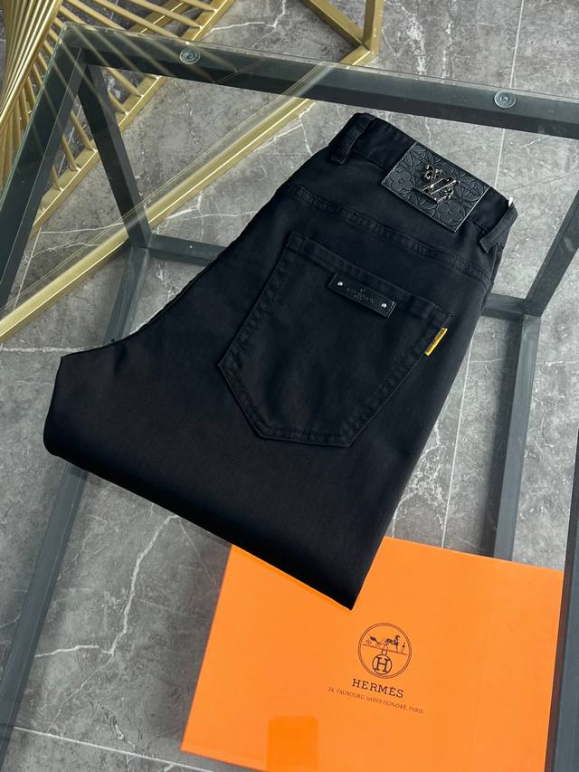 Lv 2630 Spring and Summer new products are available at the counter. The best je
